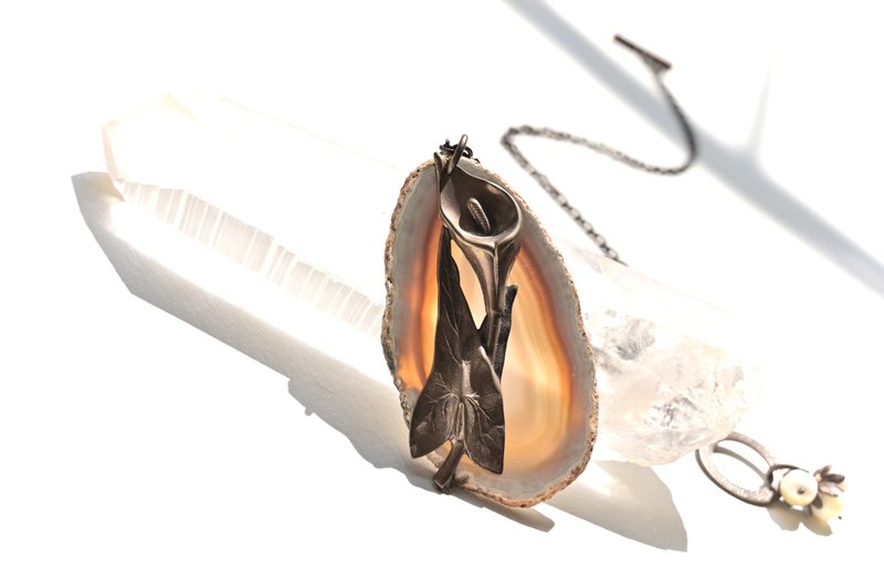 花语 Pure Love 马蹄兰+玛瑙~手作颈錬 - 项链 - 玉石 金色