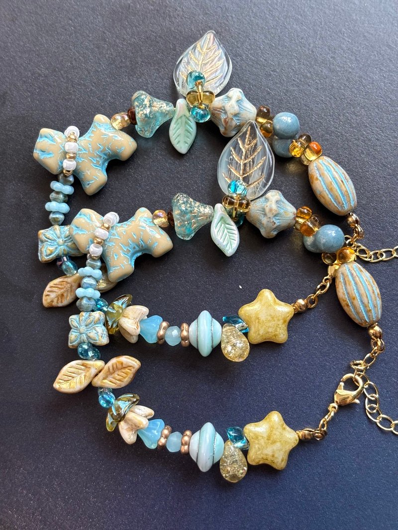 西高地與蝴蝶 小狗手鏈 串珠手鏈 童趣手鍊 捷克琉璃珠 - 手链/手环 - 玻璃 多色