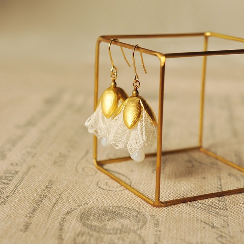 Earrings / Lace tassel earring - 耳环/耳夹 - 棉．麻 白色