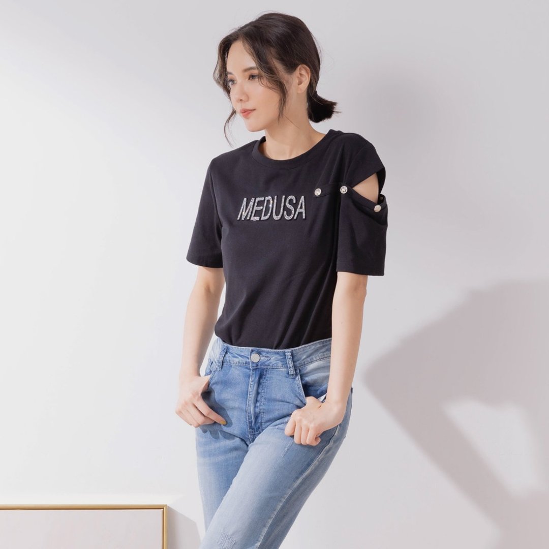 【MEDUSA】MEDUSA 烫钻肩开口纯棉素Tee - 黑 (M-2L) | 女装 上衣 - 女装 T 恤 - 棉．麻 黑色