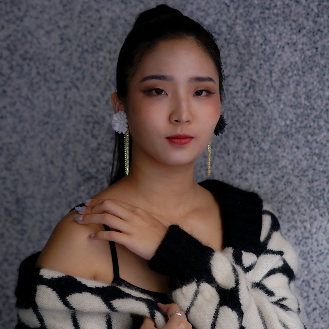 Irina 时尚女伶对比黑白布花钻链耳环 - 耳环/耳夹 - 其他材质 多色