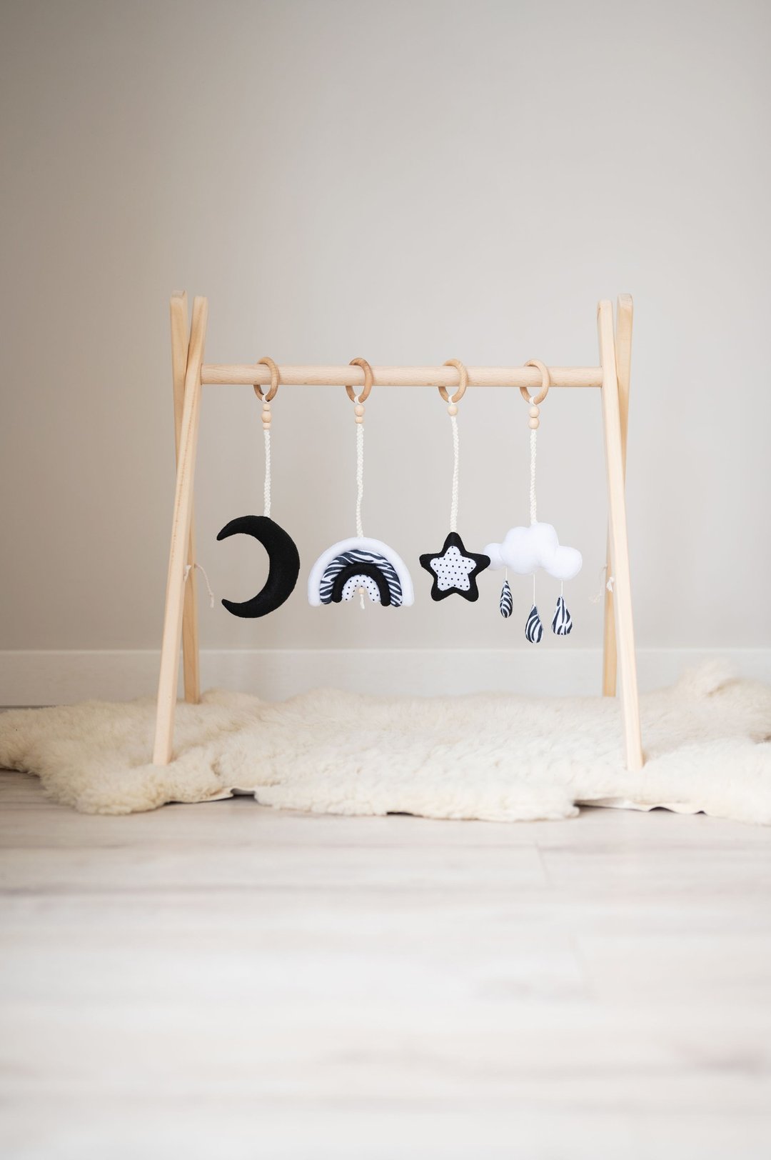 Sensory toys, monochrome activity gym toy , baby activity center, set of 4 - 玩具/玩偶 - 环保材料 白色