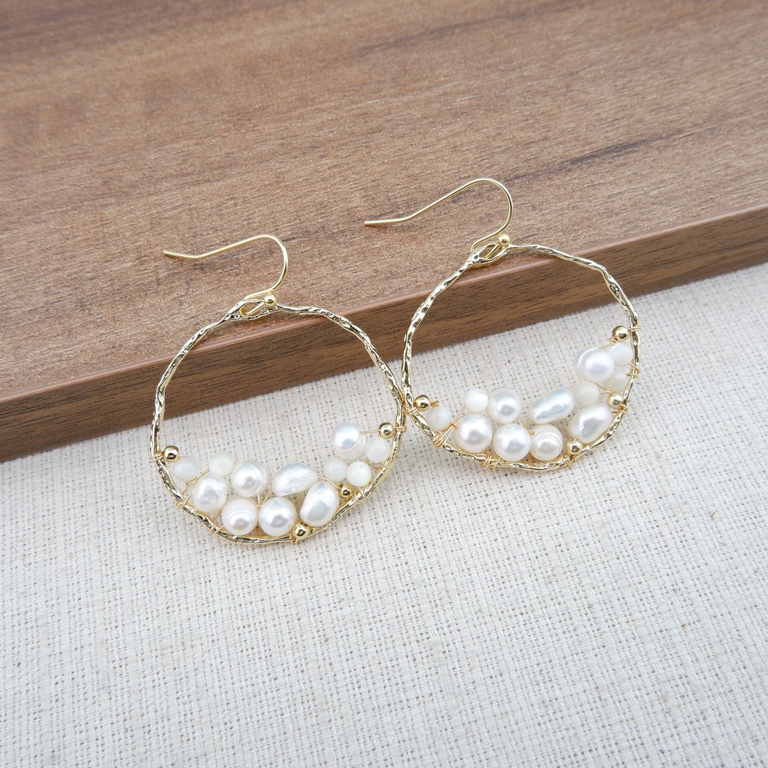 Freshwater Pearl  Wire  Earring - 耳环/耳夹 - 绣线 白色