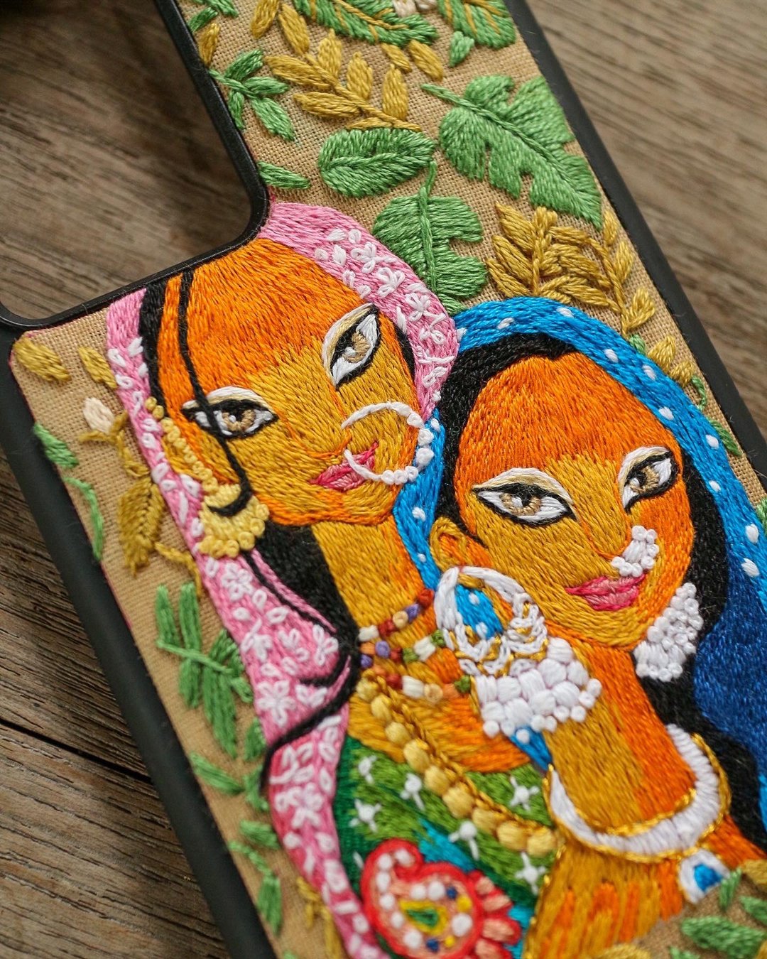 Sisters  **Customize Embroidery** - 手机壳/手机套 - 绣线 多色