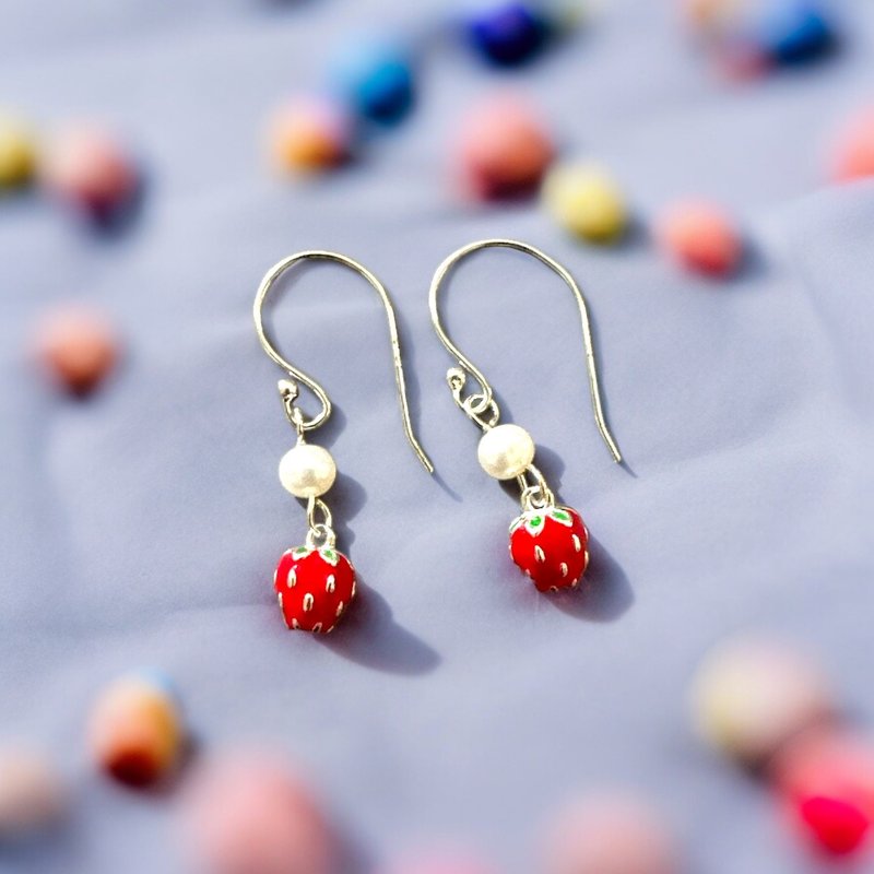 纯银 士多啤梨 925 淡水珍珠 防敏感耳环 - 耳环/耳夹 - 其他金属 多色