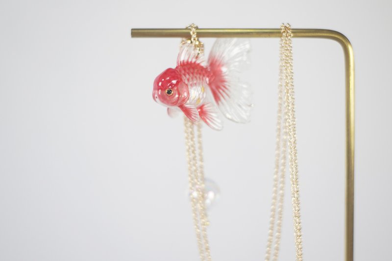 花泰狮金鱼毛衣链三色入 独立设计 好运锦鲤创意配饰 交换礼物 - 项链 - 树脂 多色