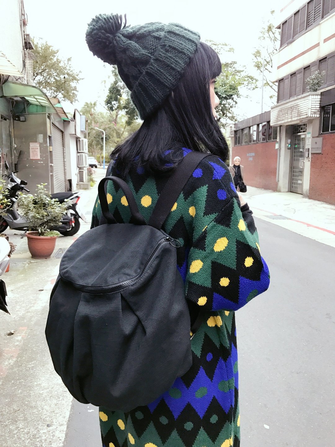 皱褶半圆包/后背包/手提/麻黑 - 后背包/双肩包 - 棉 黑色