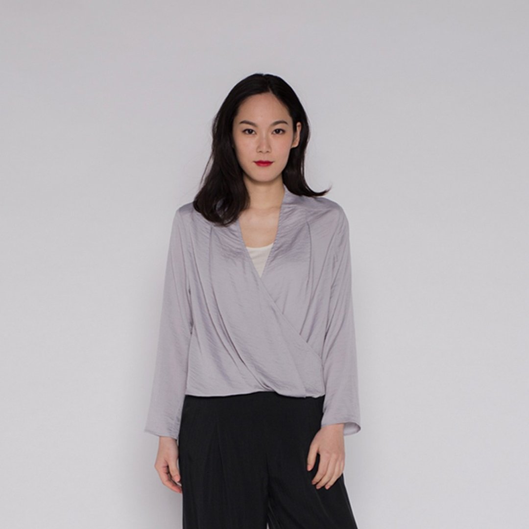 沉静冥想缎面上衣 Peaceful Mind Long Sleeve Overlap T103 - 女装上衣 - 聚酯纤维 多色