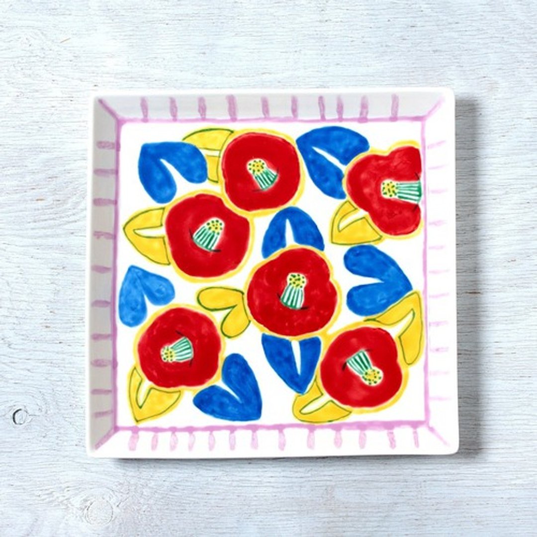 Smile camellia square plate (painted on porcelain) - 浅碟/小碟子 - 陶 