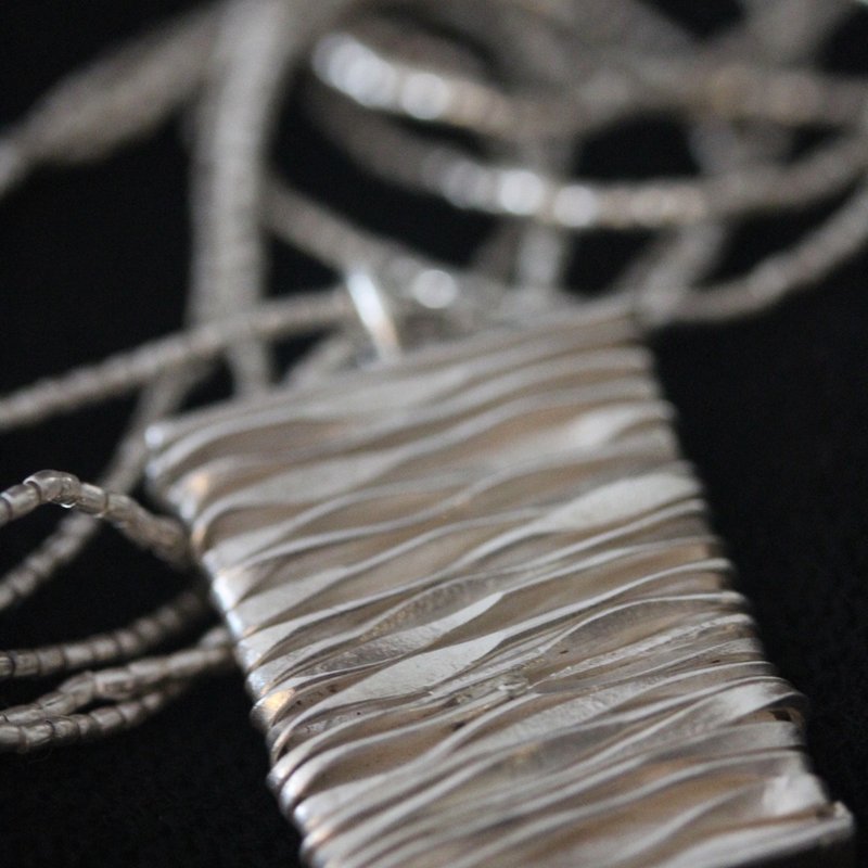 Silver wire pendant on a silver beads necklace (N0028) - 项链 - 银 银色