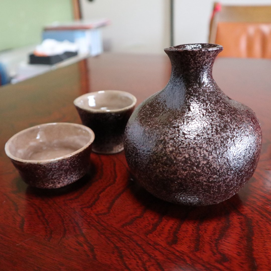 Japanese style Sake bottle and sake cups set handcrafted pottery made in Japan - 酒杯/酒器 - 陶 