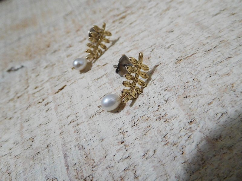 叶子纹理珍珠耳环 可改硅胶耳夹 - 耳环/耳夹 - 其他材质 金色