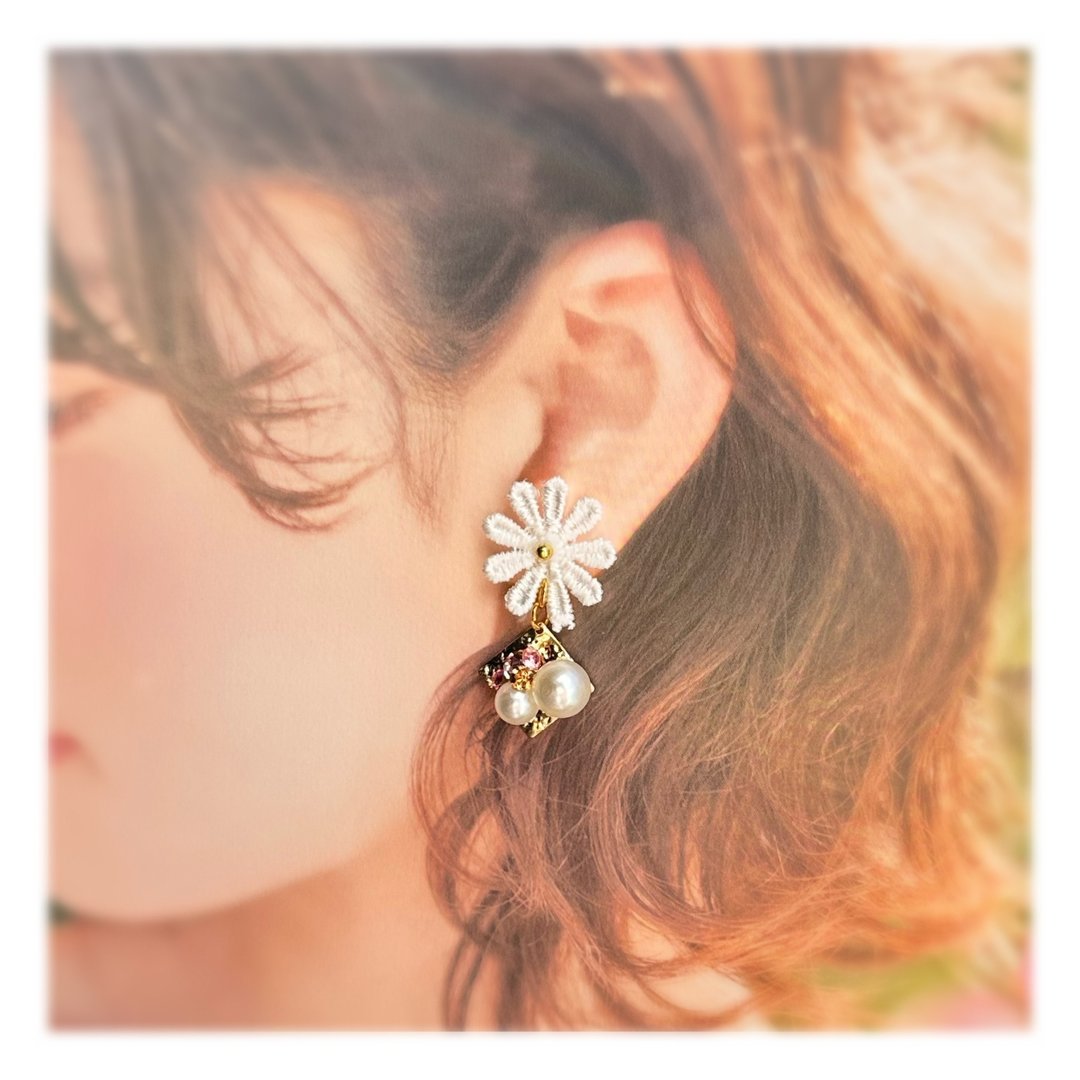 Princess Earrings Daisy Flower - 耳环/耳夹 - 其他材质 白色