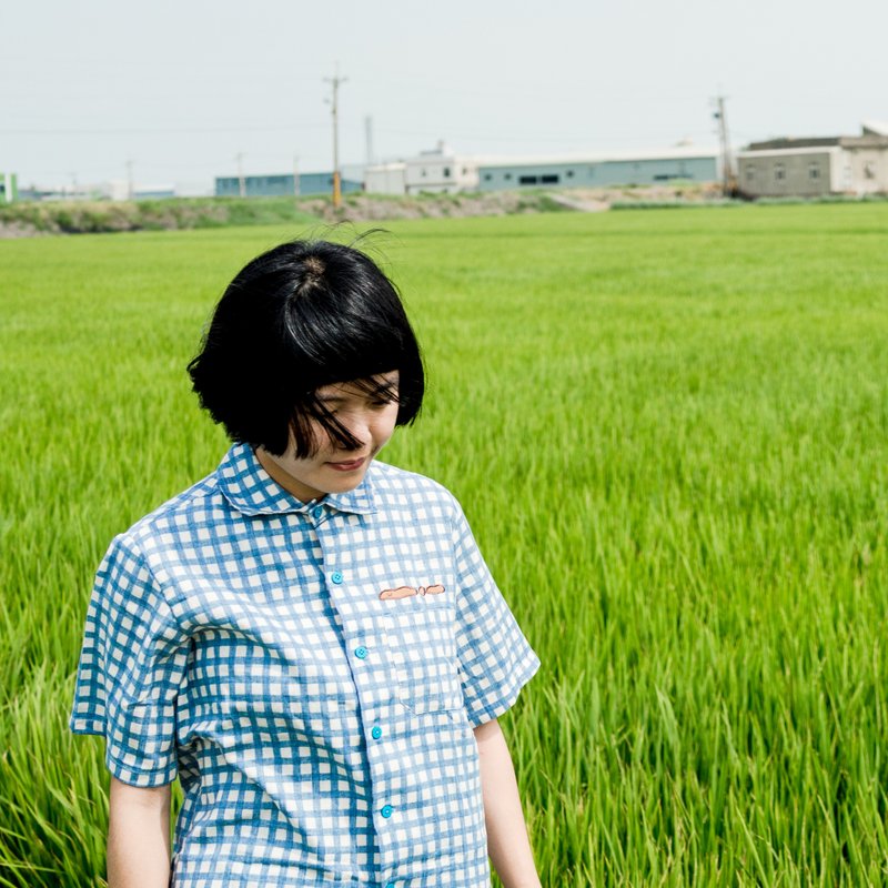 狗大便 / 双层纱软软衬衫 / 蓝格子 - 女装衬衫 - 棉．麻 蓝色