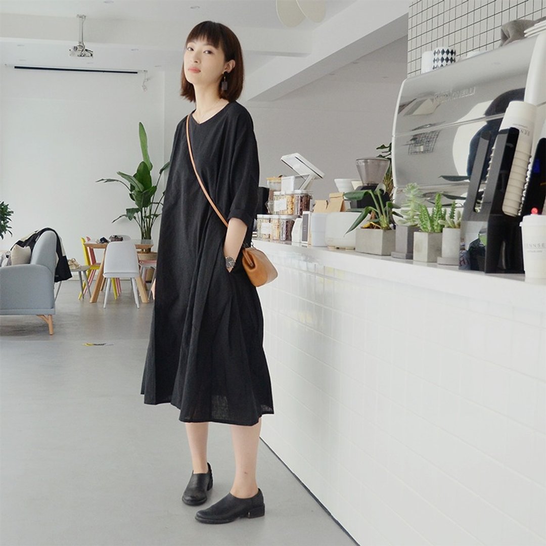 黑色V领洋装|洋装|棉麻混纺|日系|独立品牌|Sora - 洋装/连衣裙 - 棉．麻 黑色