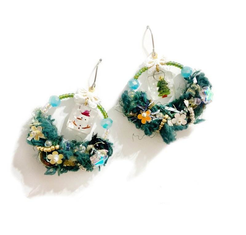 限量款聖誕節雪人花圈(可改夾)耳針316不尖醫 - 耳环/耳夹 - 树脂 绿色