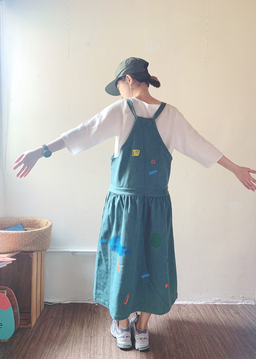蓝绿手工印花牛仔腰间抽绳背带裙 - 洋装/连衣裙 - 棉．麻 蓝色