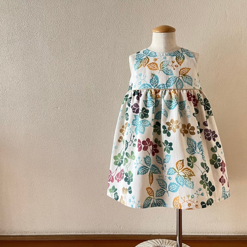 儿童浴衣布料，朴素的喇叭形连身裙，米色背景上带有可爱的染色花朵和夏季色彩，尺寸 80-130 可定制 - 童装裙 - 棉．麻 蓝色