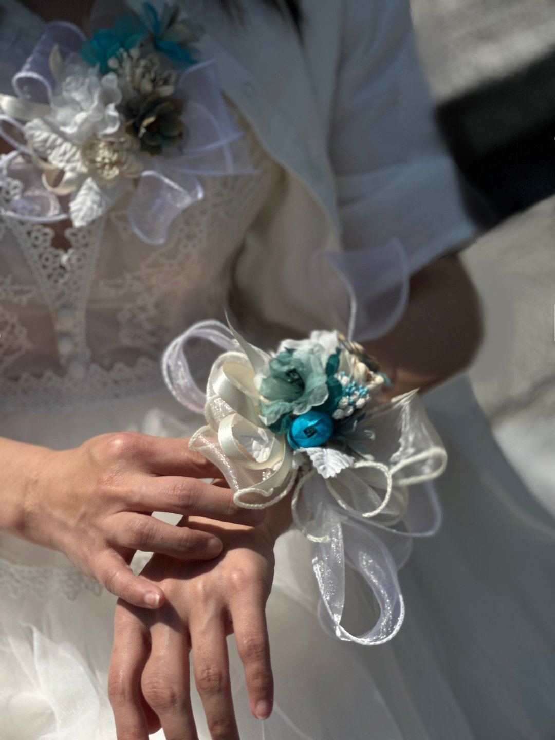2朵1组白蓝系手作花,胸花,布纱花,手腕花,礼服花,婚宴配饰,舞台花 - 胸花/手腕花 - 聚酯纤维 蓝色