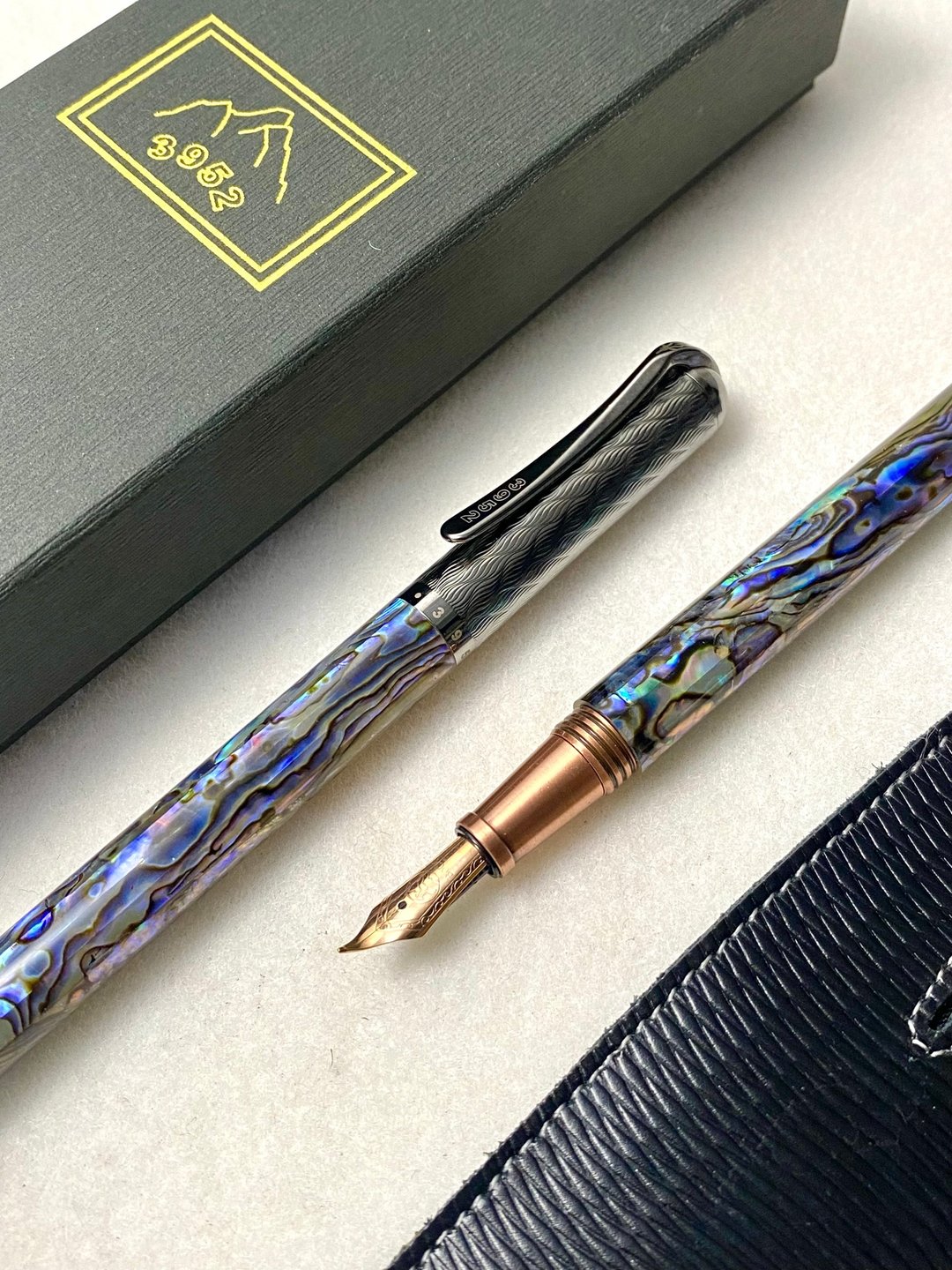 3952 老山羊 - 噍哖 严选鲍鱼贝壳 玫瑰金书法钢尖钢笔 - 钢笔 - 其他材质 