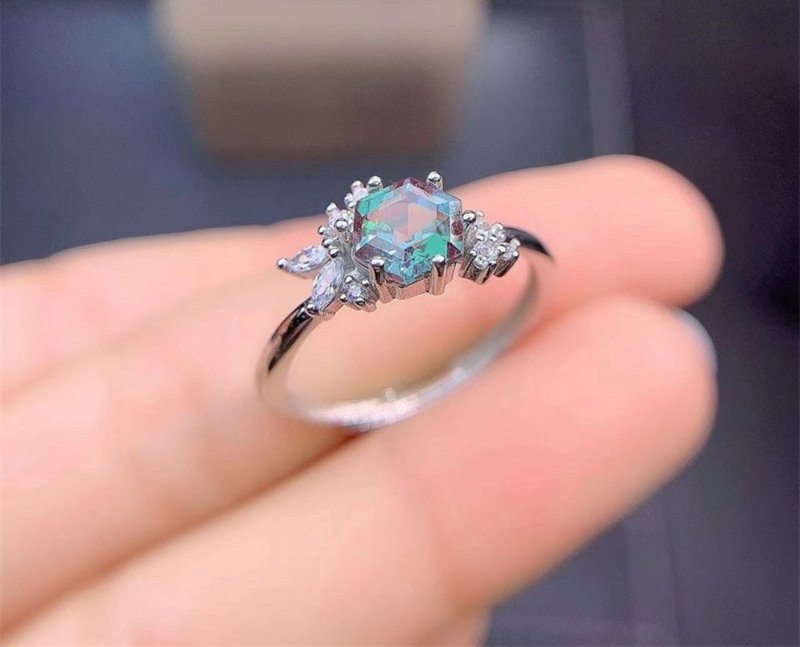 Hexagon Alexandrite Ring, Alexandrite Silver Ring, Delicate Alexandrite Ring - 戒指 - 其他金属 银色