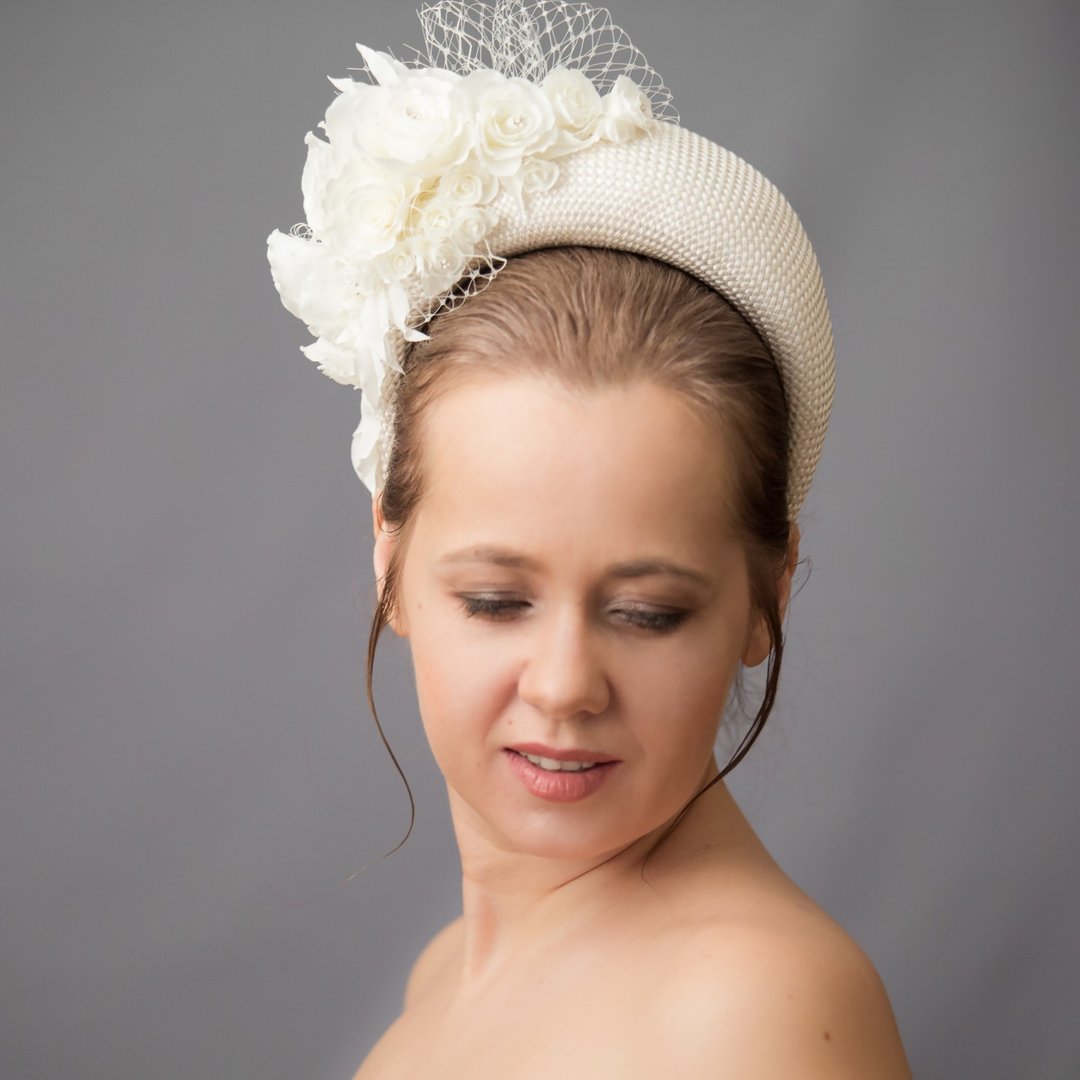 Kate Middleton occasion fascinator headband for wedding. Bride padded headband - 发带/发箍 - 其他材质 白色