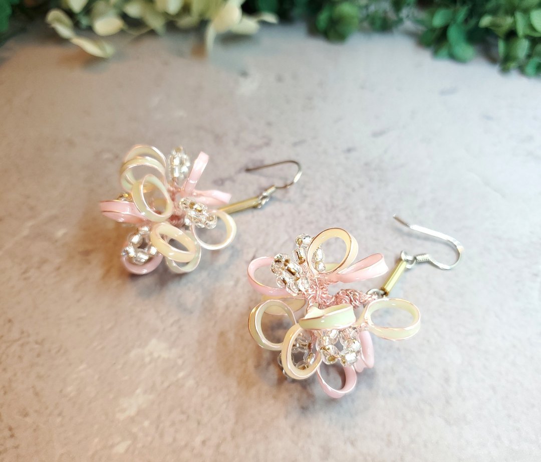 真爱绕圈圈造花液树脂耳环 - 耳环/耳夹 - 树脂 多色