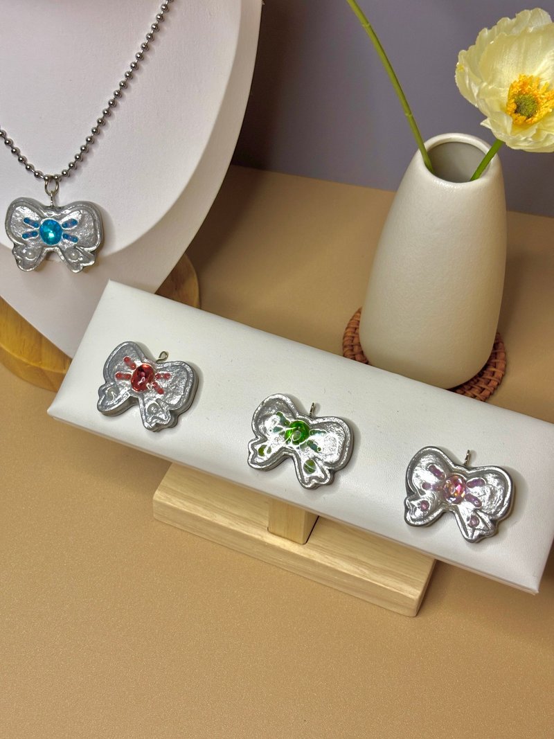 树脂黏土手作项链-月光蝴蝶结 - 项链 - 树脂 多色