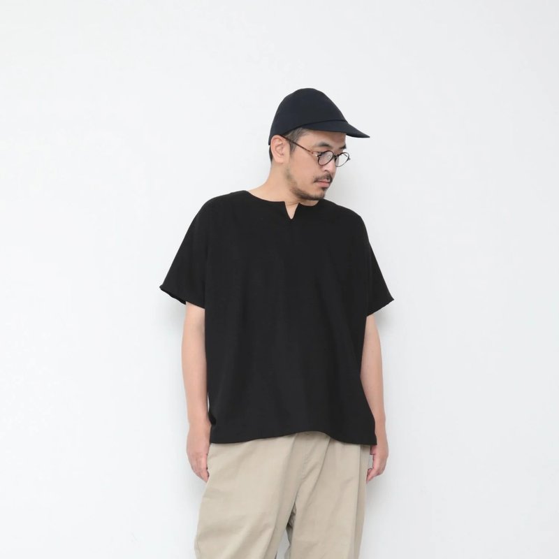 OMAKE.jp 中性钥匙领短袖上衣OtonShirt 黑 - 男装上衣/T 恤 - 棉．麻 黑色