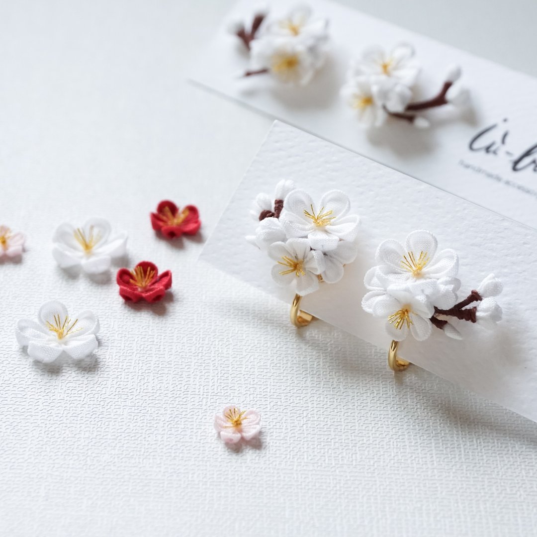 寒梅雅韵 梅 Plum Blossom 细工布花耳环 冬季系列 - 耳环/耳夹 - 棉 白色