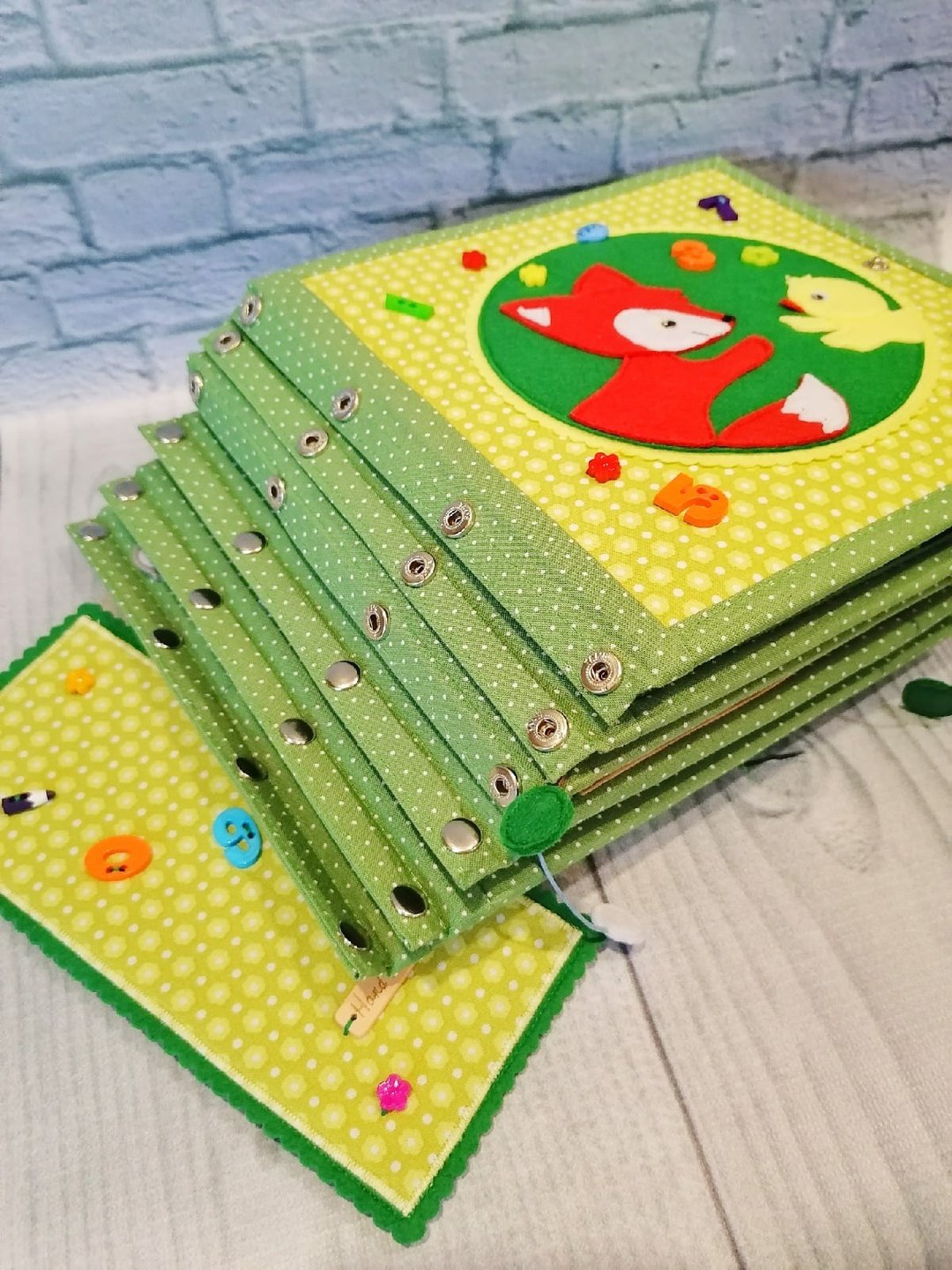 Counting from 1 -10,Educational book, Toddler busy book, Montessori activity toy - 玩具/玩偶 - 其他材质 绿色