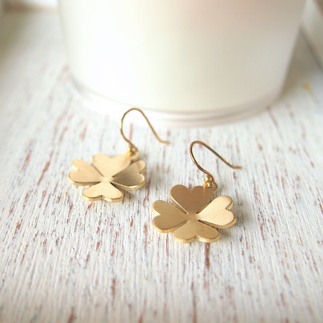 Lucky clover leaf brass handmade earrings - 耳环/耳夹 - 铜/黄铜 金色