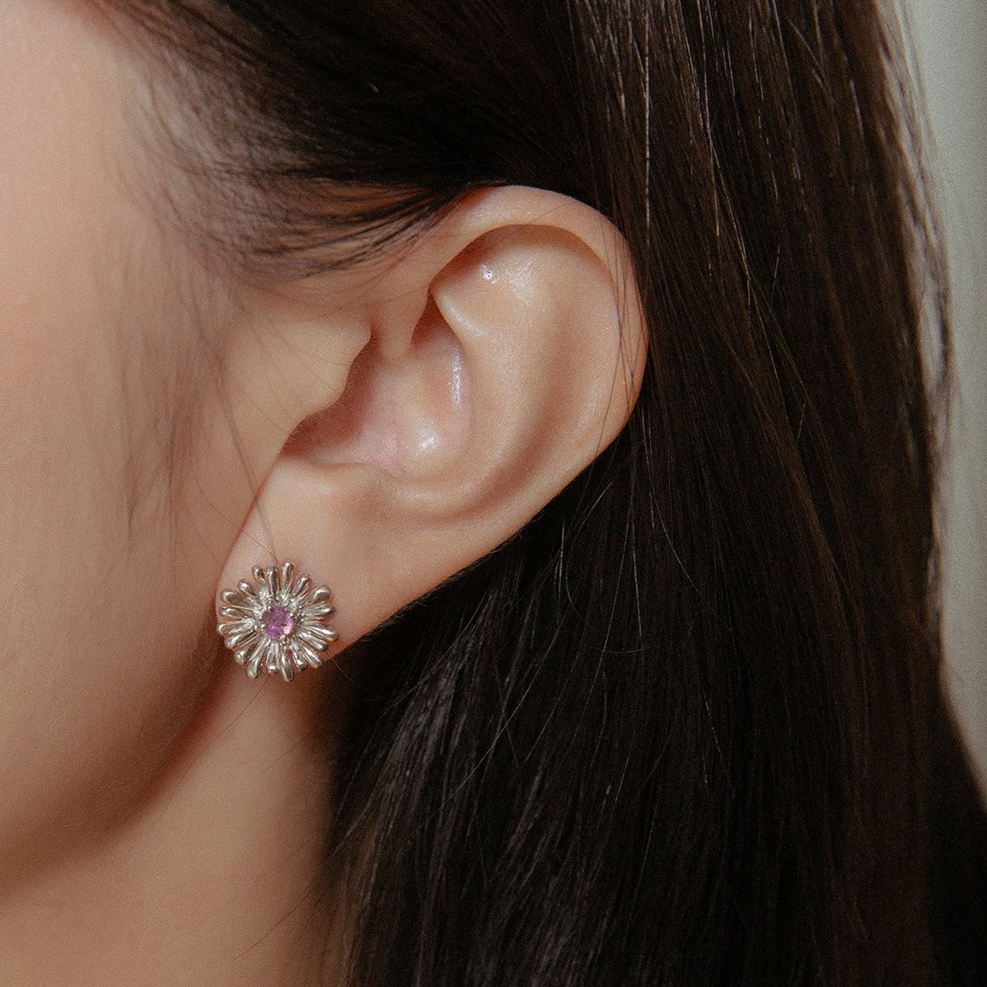 Daisy Earrings 雏菊花纯银耳环 粉色蓝宝石 生日 礼物 送礼推荐 - 耳环/耳夹 - 纯银 银色