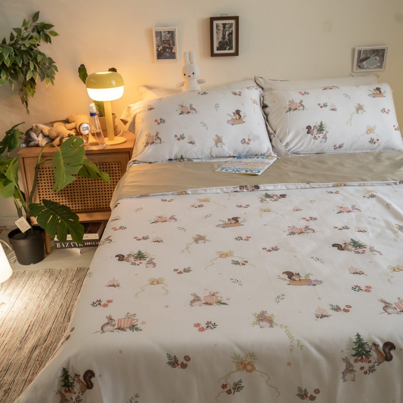 小松鼠野餐日 薄床包两用被组(60支)  100%天丝【超取限一组】 - 寝具 - 其他材质 卡其色