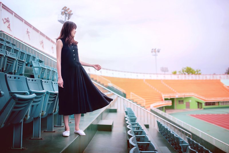 Austra 不对称Polo衫洋装 - 洋装/连衣裙 - 棉．麻 黑色