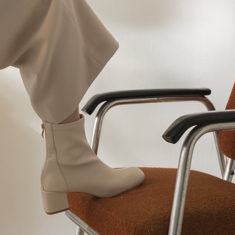 【I called Love】理想的浪漫|方头素面粗跟靴 - 女款短靴 - 人造皮革 白色