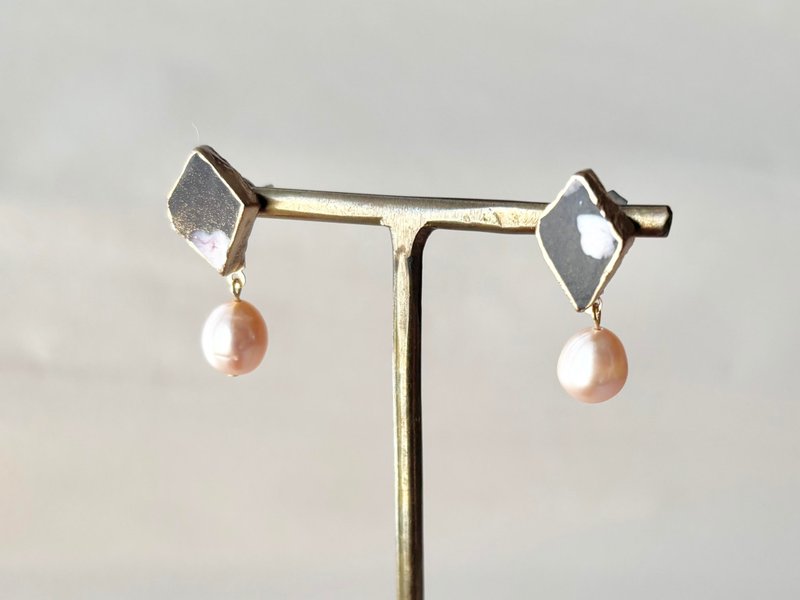 京烧 金继 医疗级不锈钢耳针 手绘 花纹 淡水珍珠 摇曳 天然石 传统工艺 No.369 - 耳环/耳夹 - 陶 黑色