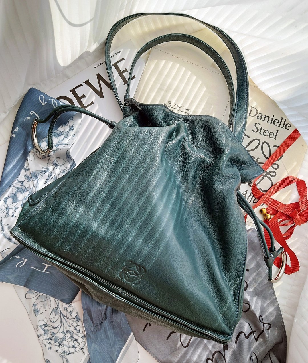 带保卡尘袋 Loewe Flamenco 束口袋肩背包斜挎包单肩包束绳包 - 侧背包/斜挎包 - 真皮 绿色