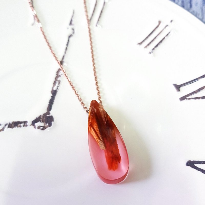 露花木雨-胭红 原木手作系列 木头项链 附抗敏钢链 - 项链 - 木头 红色