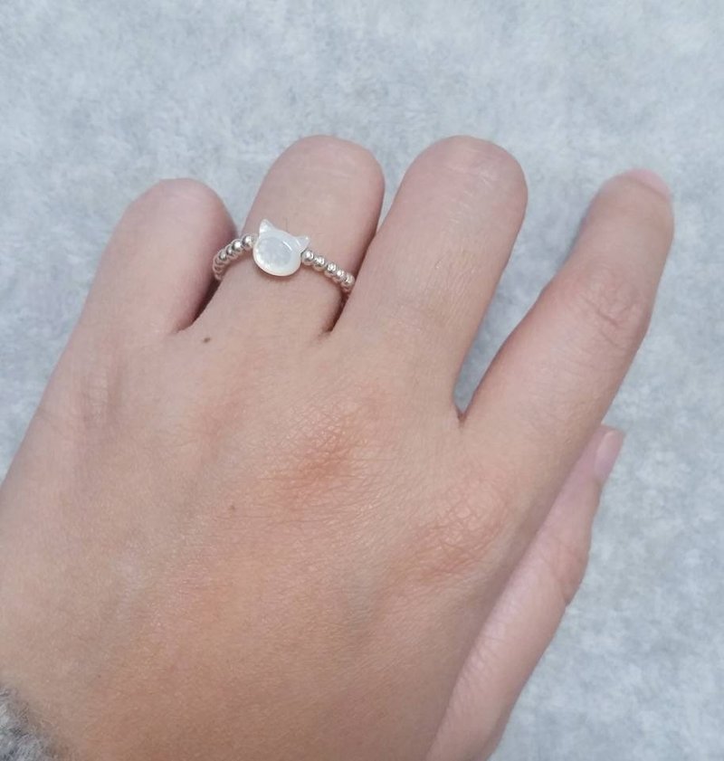 白贝猫 925纯银 珠 戒指 Cat shape mother pearl 925 silver ring - 戒指 - 宝石 白色