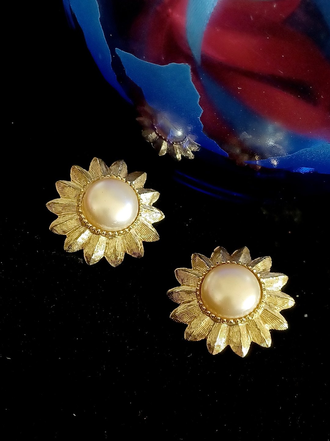 vintage jewelry  典雅雾金刷纹珍珠太阳花 夹式耳环 - 耳环/耳夹 - 其他金属 