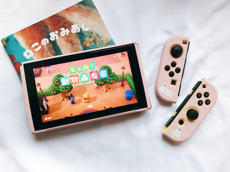厌世猫星人 SWITCH保护套 附送猫肉球Joystick保护胶 - 数码小物 - 塑料 粉红色