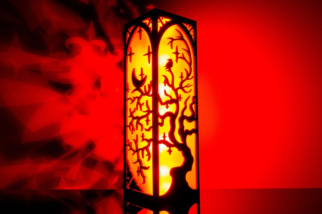 哥德风格 LED 桌灯 – 维多利亚时代 中世纪夜灯，暗黑美学装饰 - 灯具/灯饰 - 木头 黑色