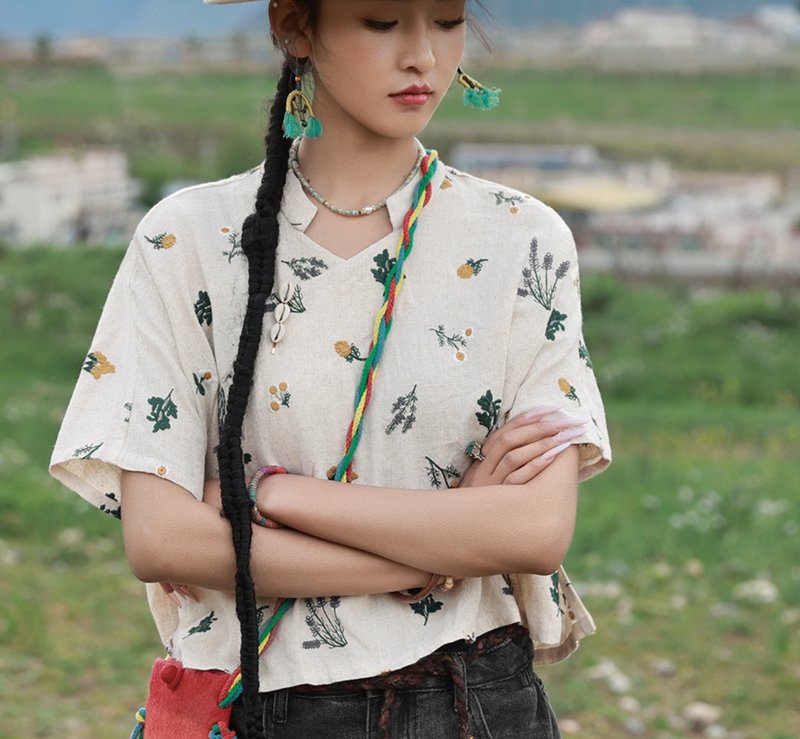 【牧野】艺术化藏风/藏族元素/棉麻花朵刺绣上衣 - 女装上衣 - 棉．麻 白色