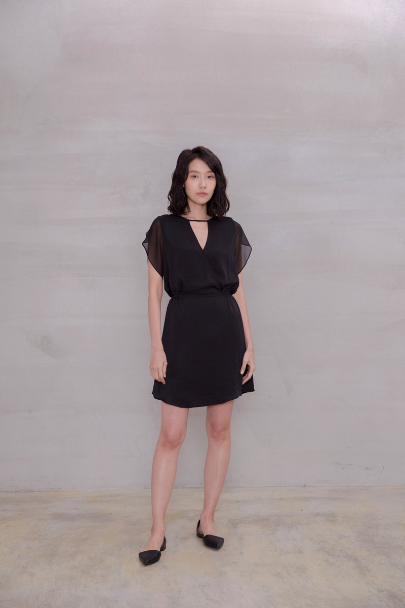 美好时光舞伶洋装 One Fine Day V Neck Mini Dress - 洋装/连衣裙 - 其他人造纤维 黑色