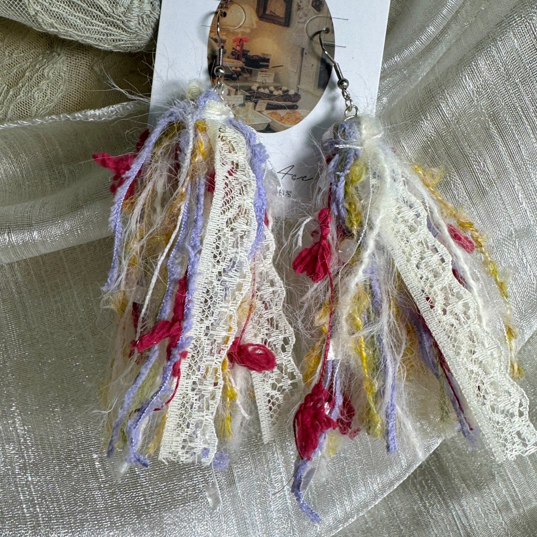 MUMU 旷野玫瑰缎带流苏耳勾式耳环 925银针 HAND MADE - 耳环/耳夹 - 棉 