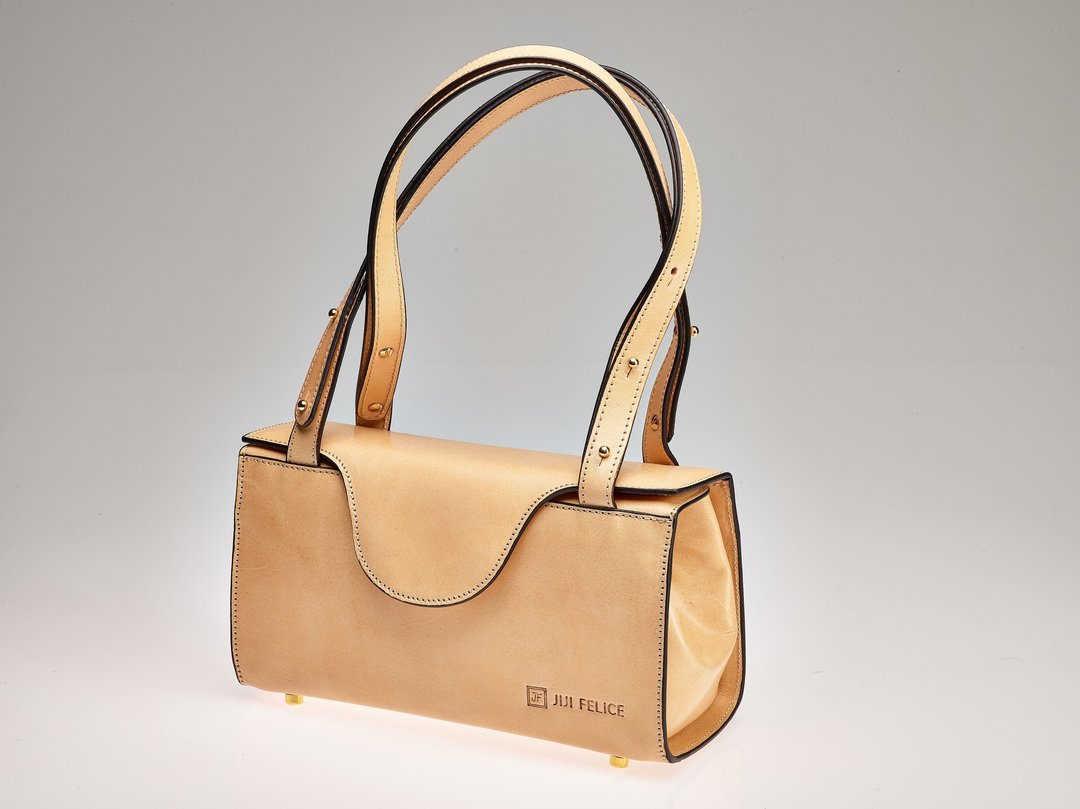Natural vegetable-tanned leather box bag - 手提包/手提袋 - 真皮 金色