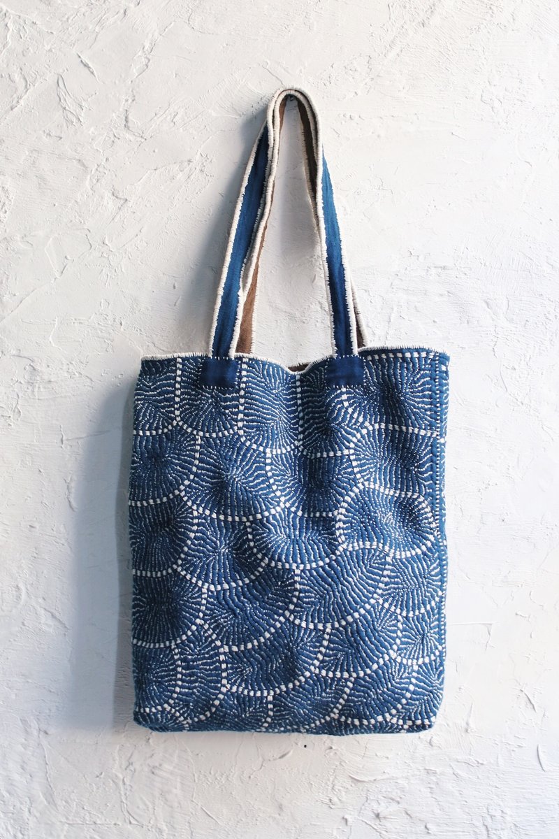 OMAKE双面古布刺绣肩背提袋(鱼鳞) - 侧背包/斜挎包 - 棉．麻 咖啡色