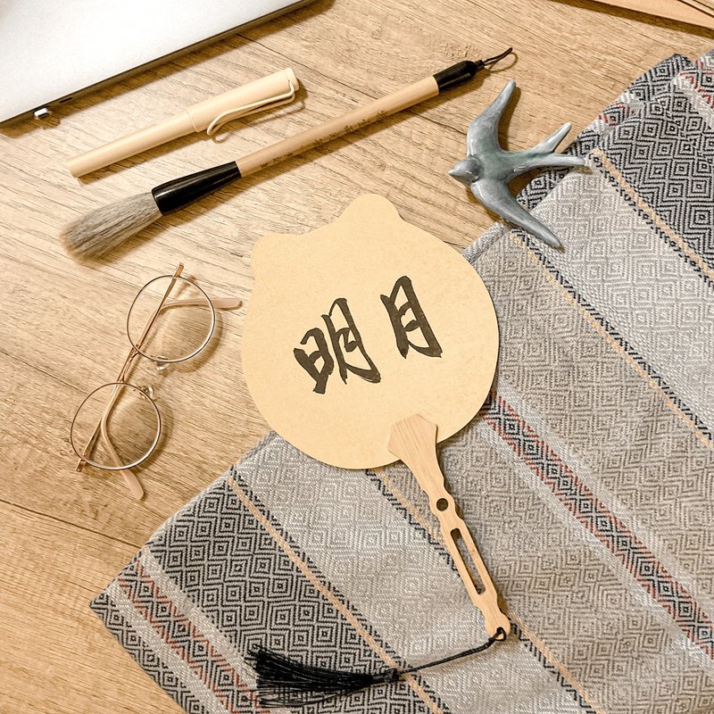 书法【定制化扇子】猫耳扇 / 双面 / 2-4字 - 扇子 - 纸 卡其色