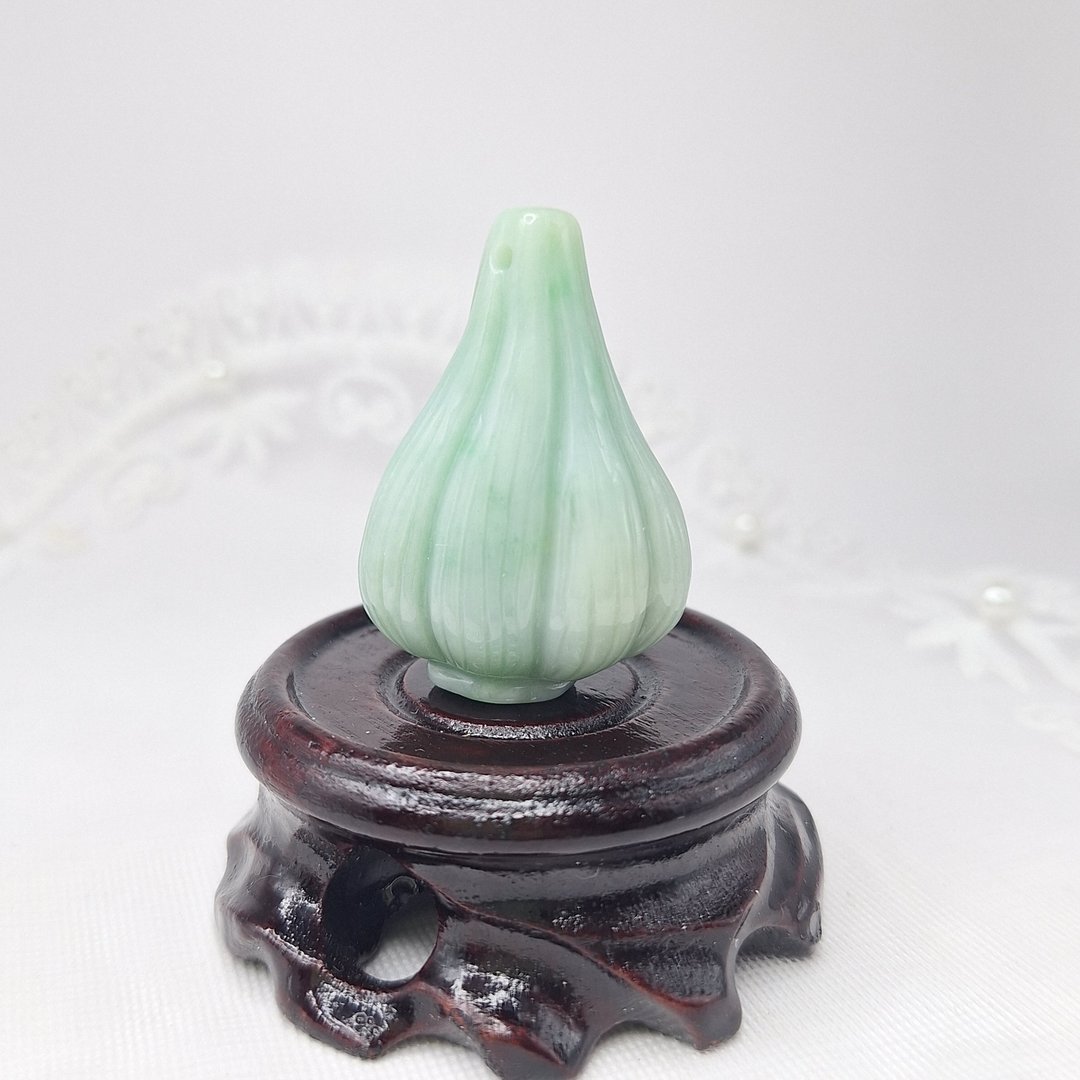 温润青绿色手工雕刻蒜头摆件 |天然缅甸玉A货翡翠 - 项链 - 玉石 